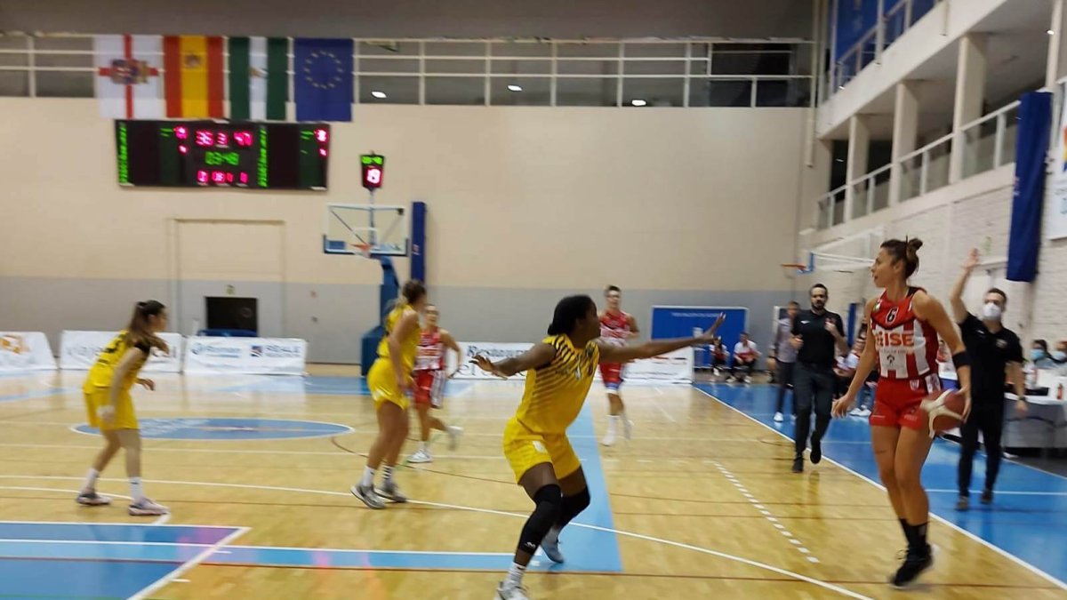 Una jugada del partido.