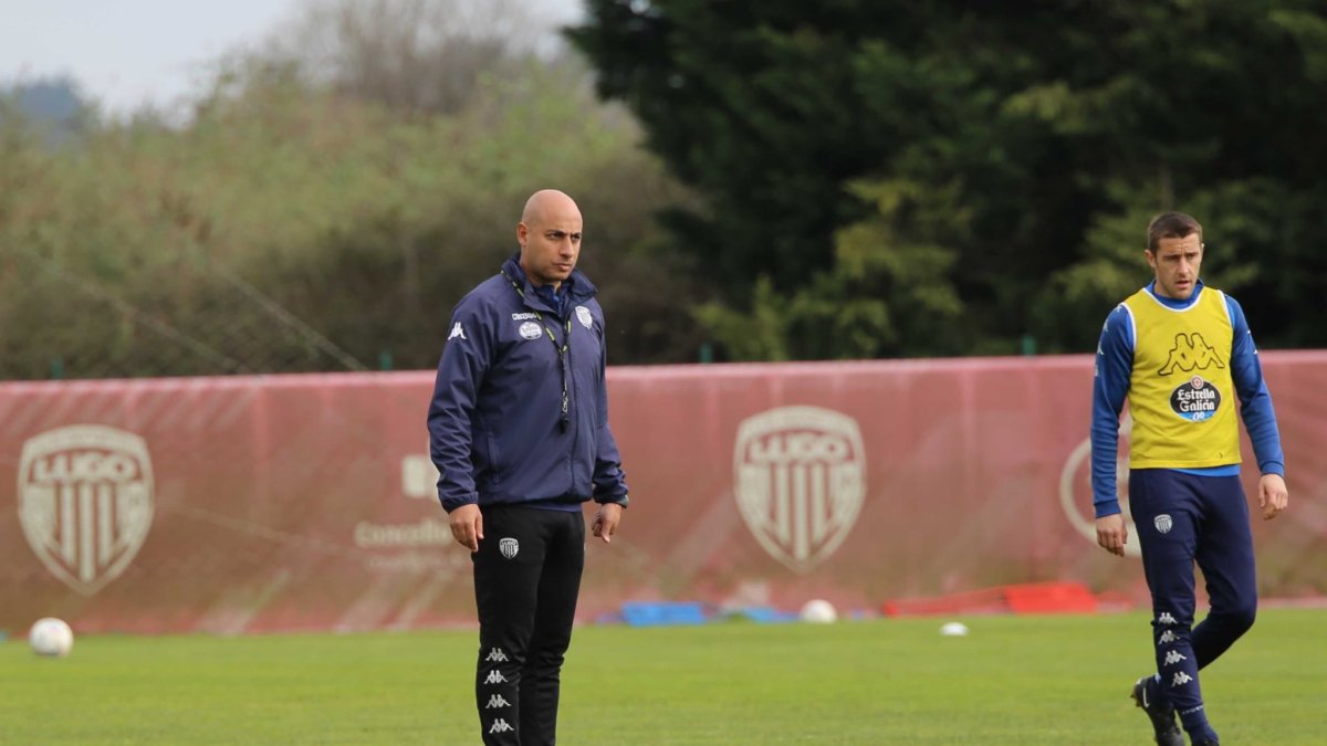 El técnico Mehdi Nafti en el entrenamiento del CD Lugo.