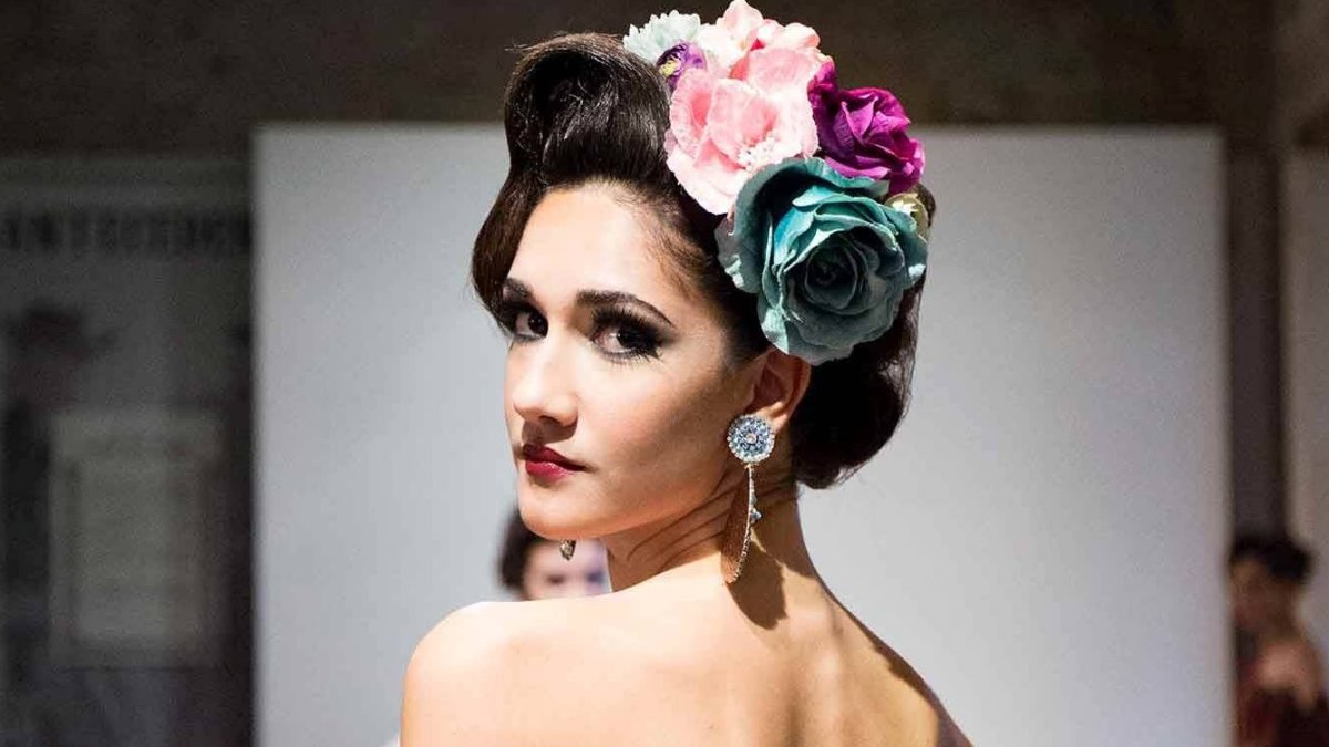 la modelo almeriensed María Carvajal, de Navarro Pasarela, en el desfile de Rosalía Zahíno en Sevilla.