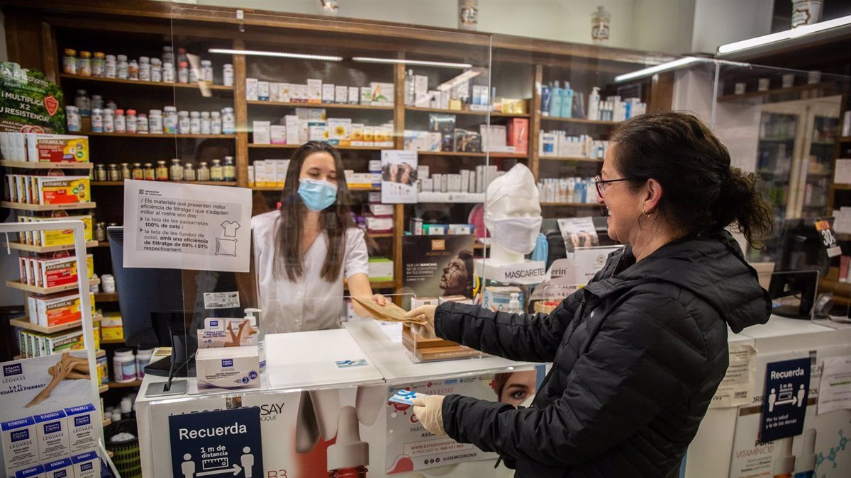 Los profesionales de las farmacias, los más afectados en la tercera ola.