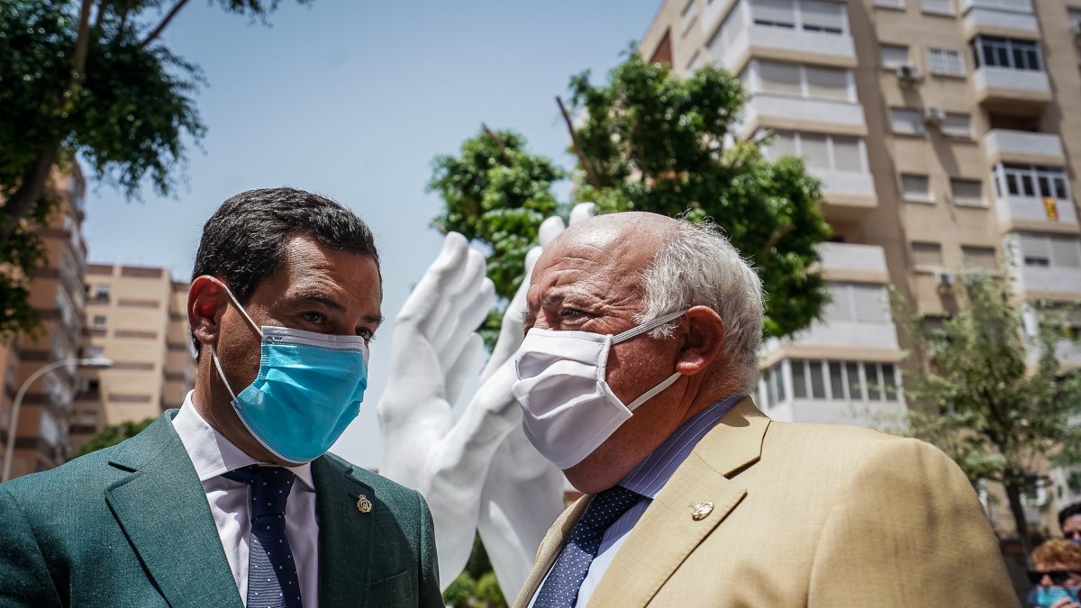 Juanma Moreno y Jesús Aguirre, fotografiados en Almería.