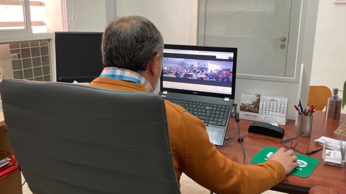 Muestra a los jóvenes abderitanos los peligros que entraña el mal uso de las redes sociales