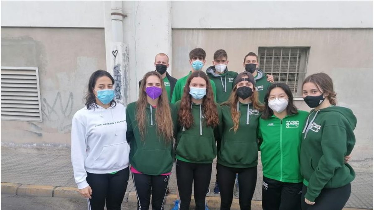 Foto de familia en un evento donde el CN Natación salió muy reforzado.
