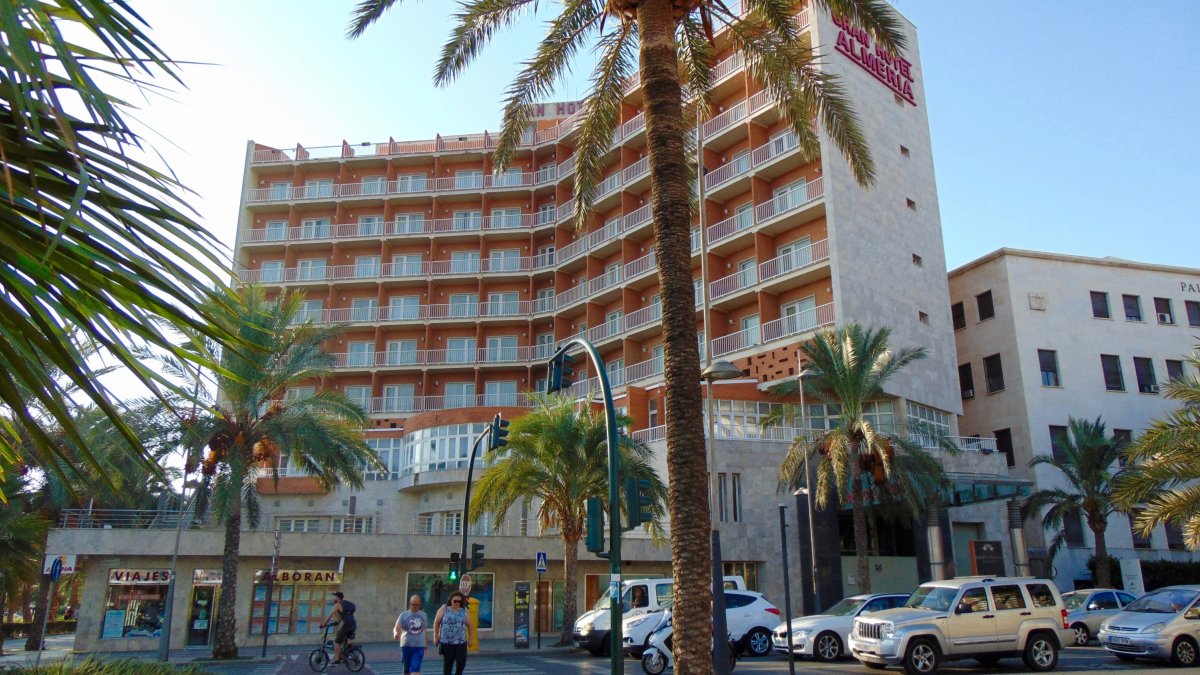 El Gran Hotel esperará al día 20 para ver si reabre.