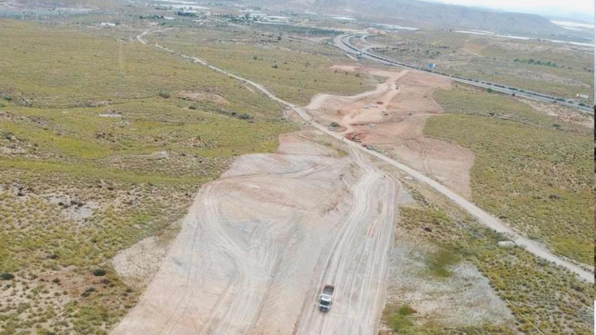 Terreno explanado para un tramo del AVE en Almería.