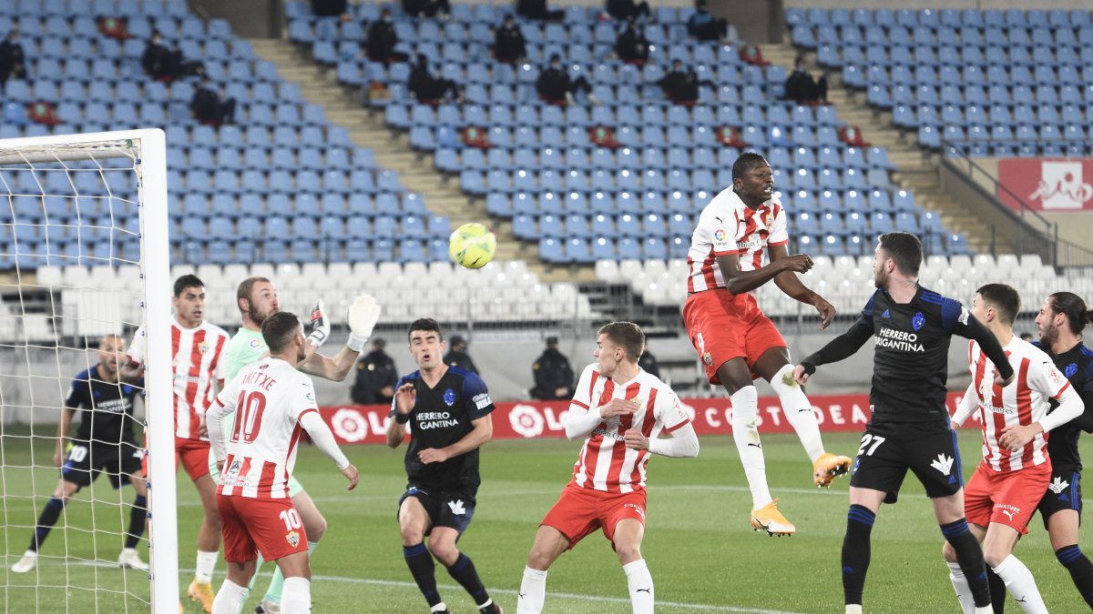 El Almería sigue estando a solo un punto del ascenso directo.