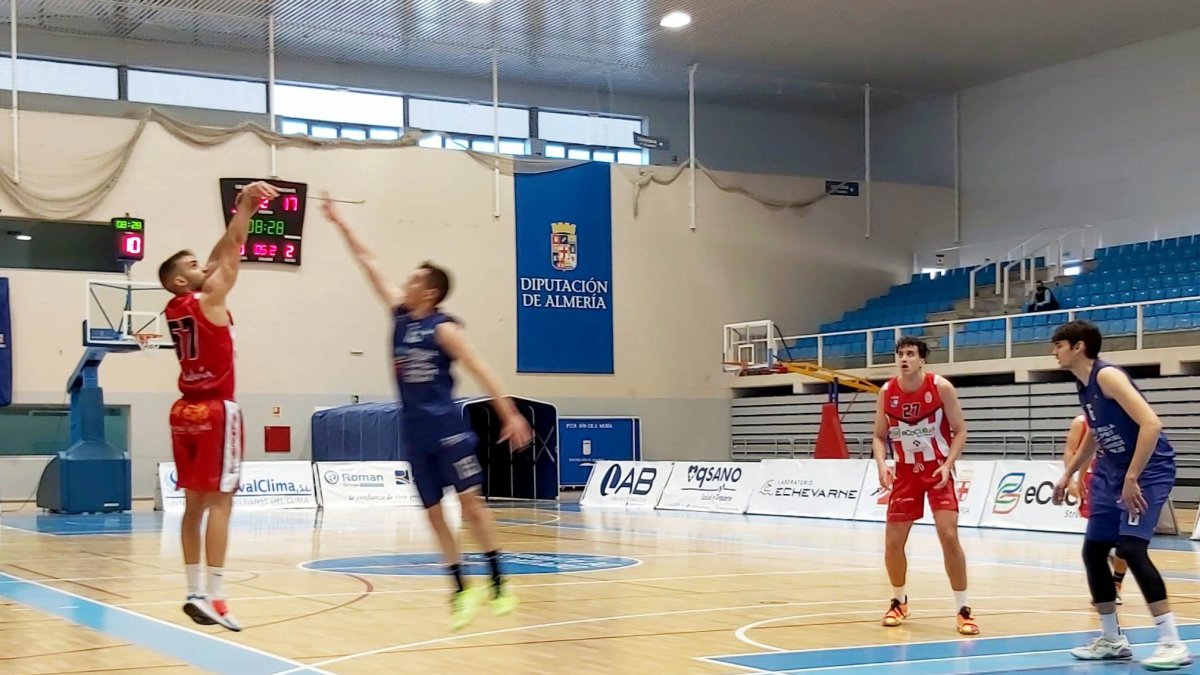Otro domingo de buen baloncesto en el Moisés Ruiz.