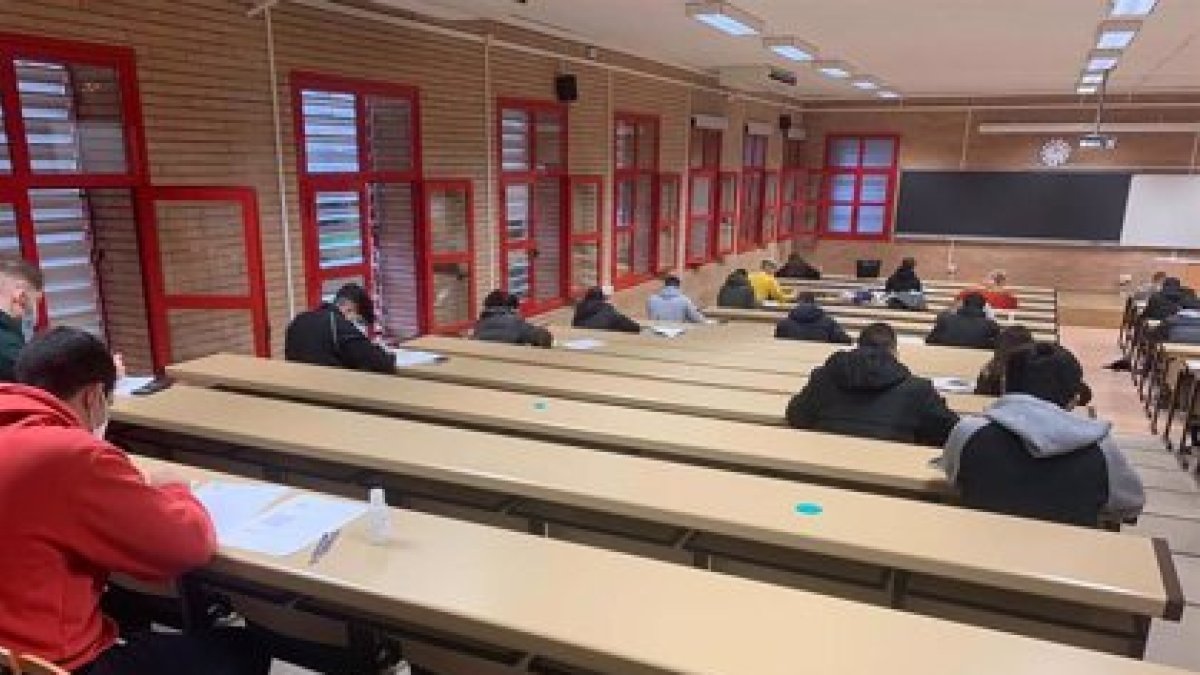 La mascarilla será obligatoria en la prueba, tal y como ocurre a diario en la Universidad de Almería.