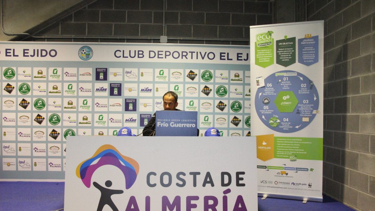 El técnico Fran Alcoy en la rueda de prensa previa al choque.