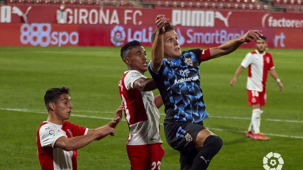 José Corpas en una de las acciones del Girona 0-1 Almería.