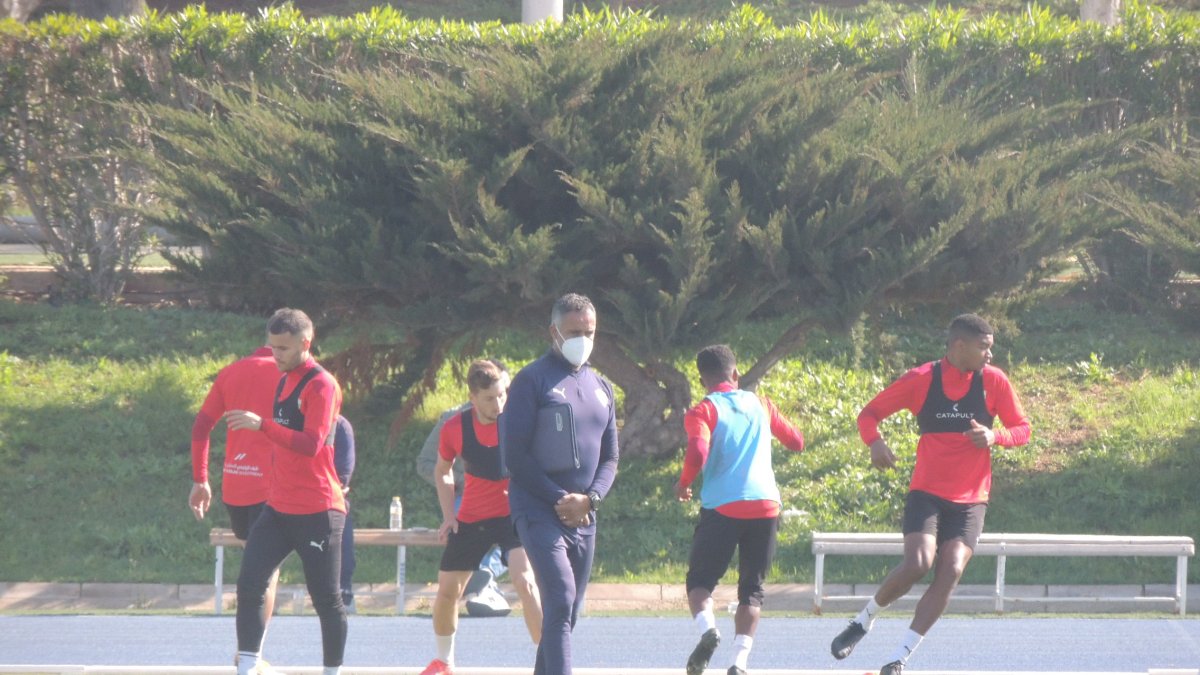 José Gomes concentrado en el entrenamiento de este jueves.