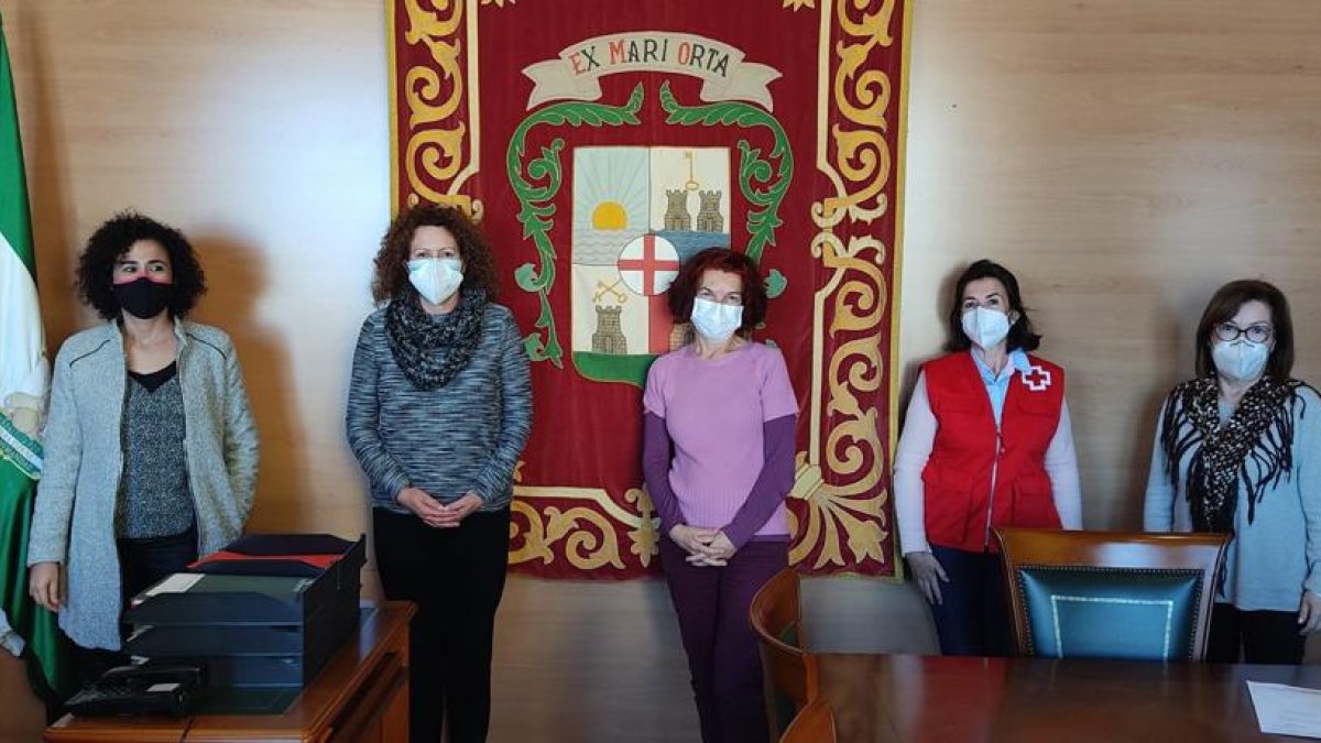 Firma del convenio, ayer en el Ayuntamiento de Garrucha.