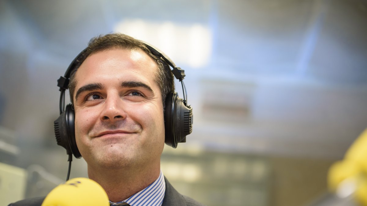 Ramón Fernández-Pacheco en los estudios de la Cadena SER.