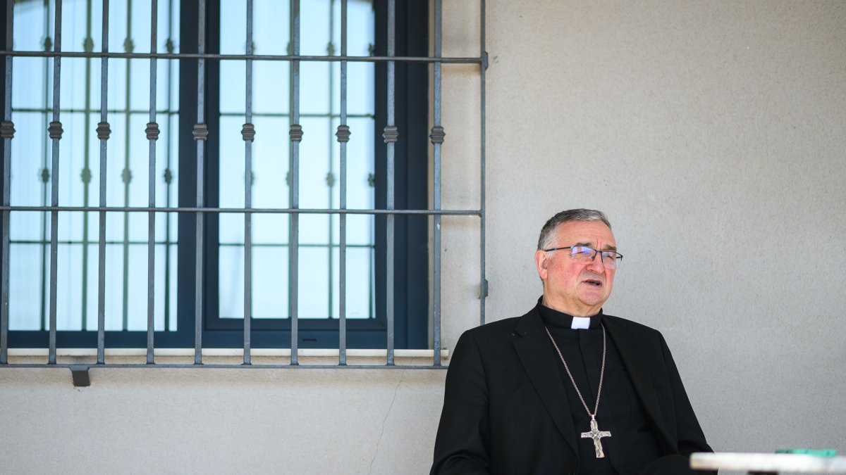 Monseñor Gómez Cantero, durante la entrevista concedida a LA VOZ.