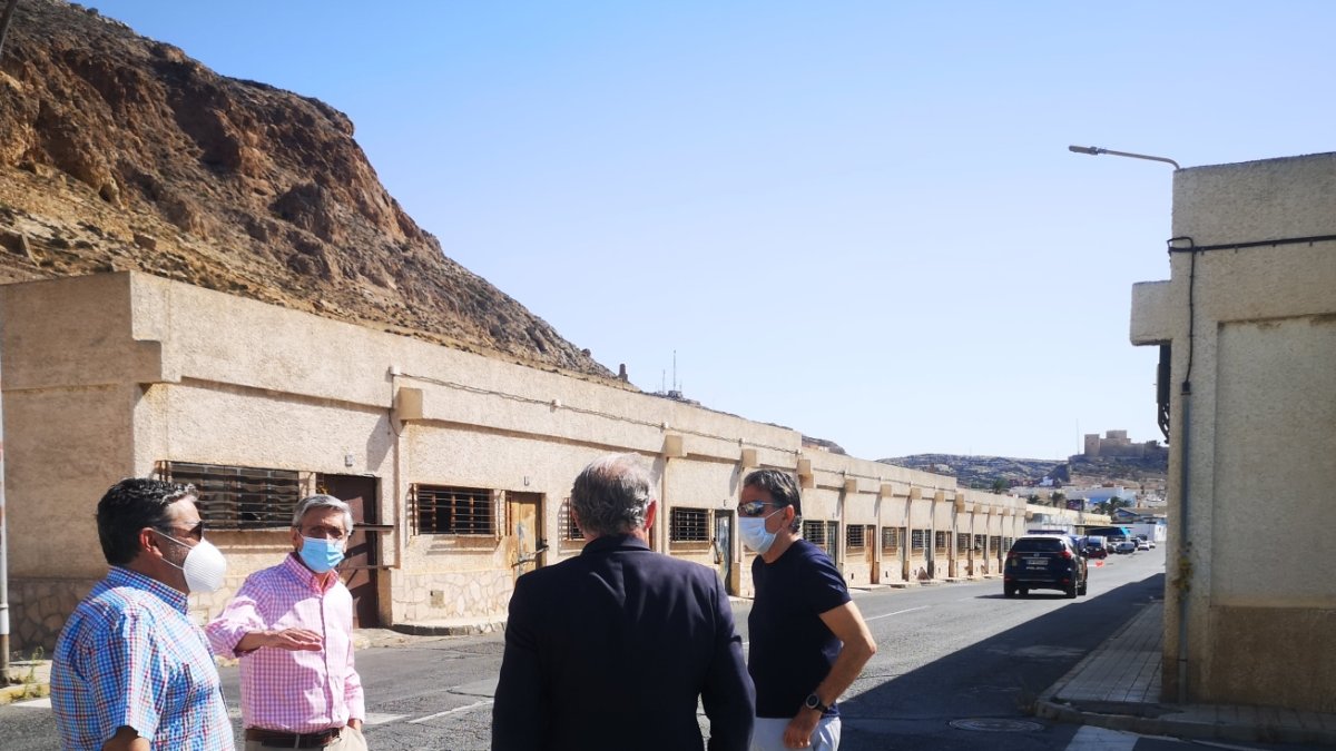 Las naves tendrán un plazo de seis meses para ser demolidas.