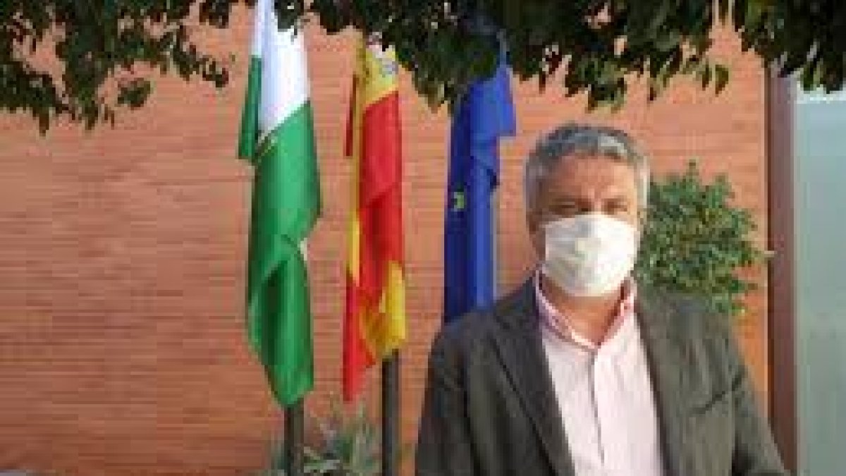 Juan de la Cruz Belmonte, delegado de Salud en Almería.