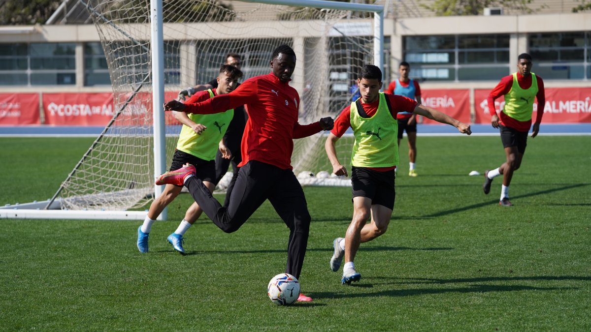 Dos semanas para que Umar Sadiq se marche con la Selección.