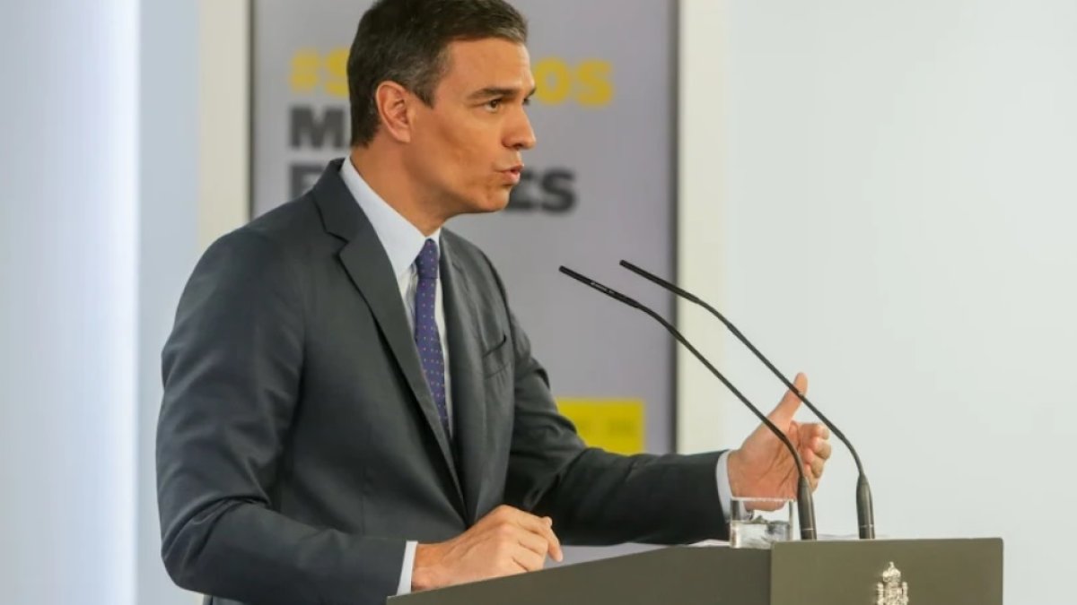 Pedro Sánchez en una rueda de prensa al comienzo de la desescalada