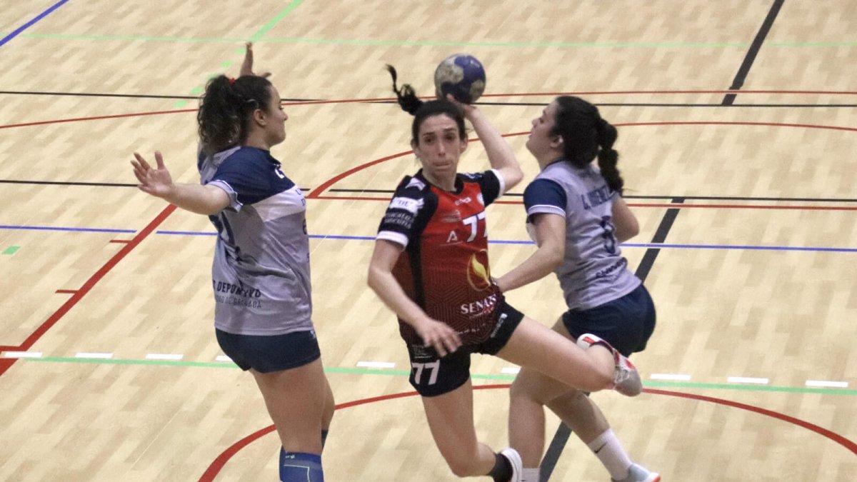 Una jugada del partido.