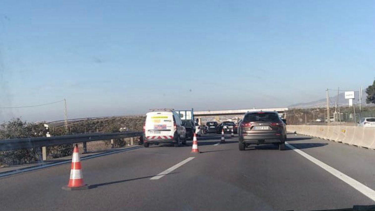 Retenciones en la A7 por un nuevo accidente de tráfico.
