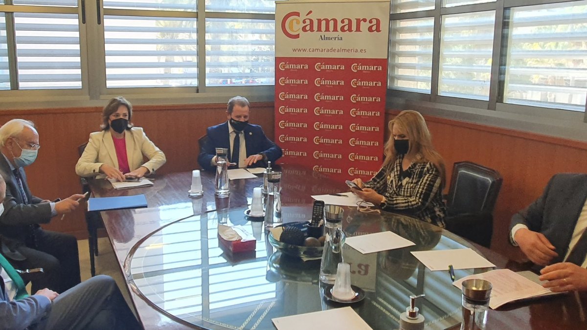Reunión de la delegada del Gobierno con la Cámara de Comercio.
