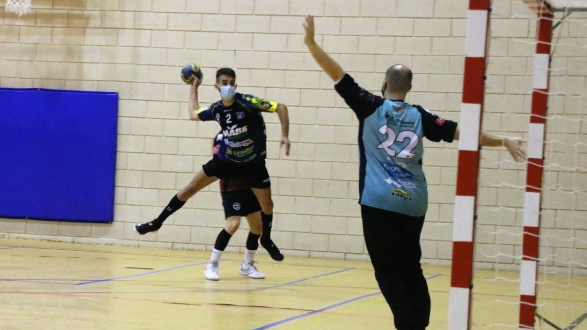 Buen partido y mejor balonmano en la pista.