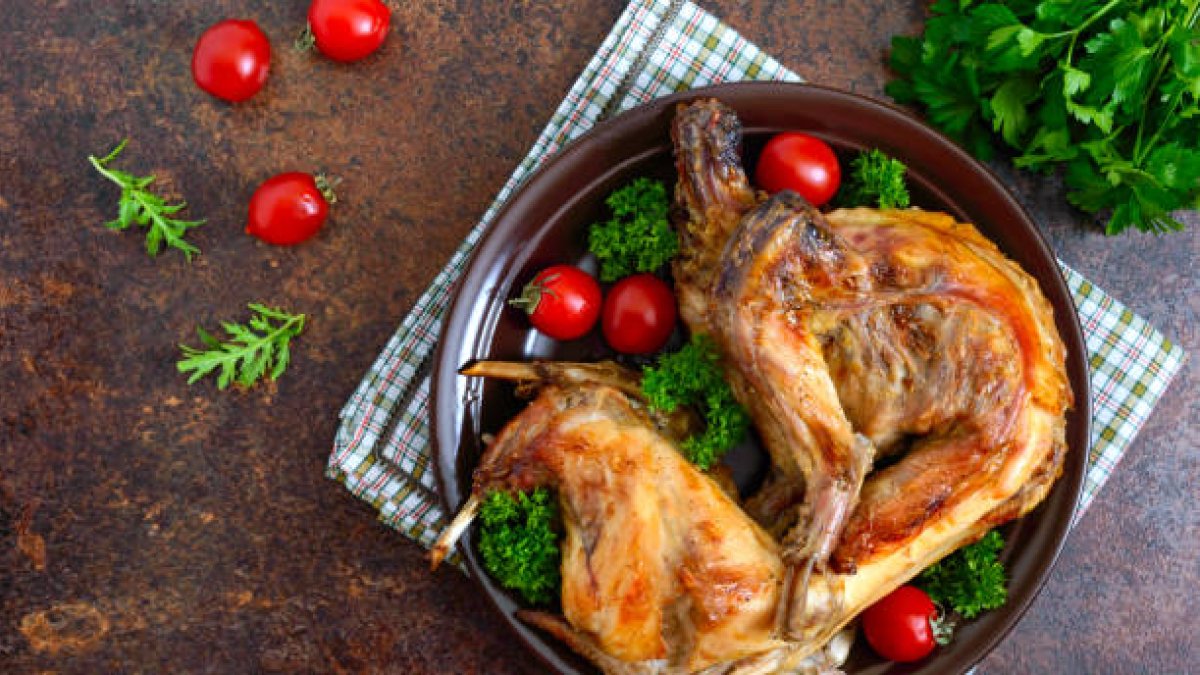 Conejo al horno para comer.