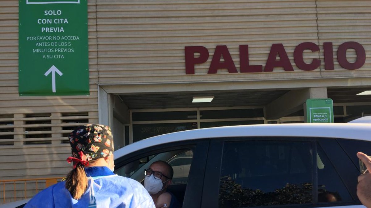 Imagen de la vacunación en el Palacio de los Juegos.