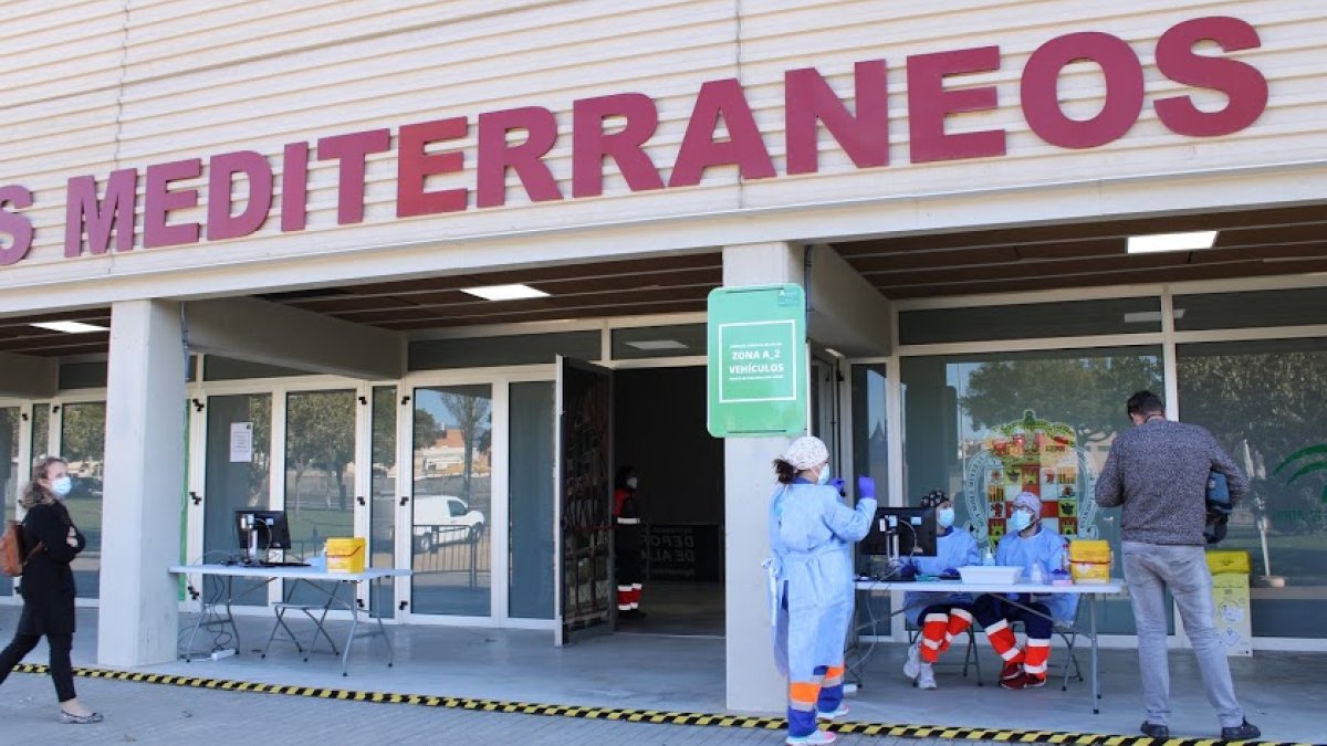 Vacunación con AstraZeneca en el Palacio de los Juegos del Mediterráneo.