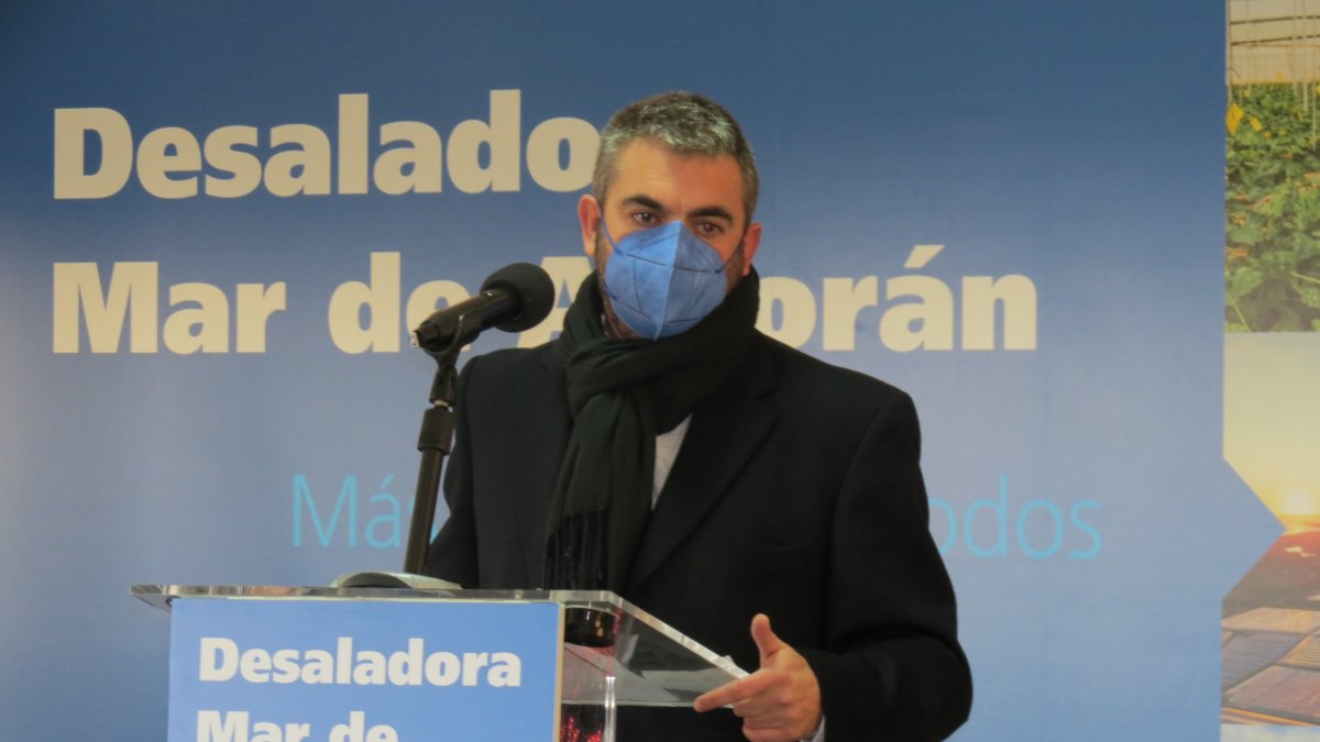Jose Colomina durante la reciente presentación del proyecto de puesta en marcha de la desaladora Mar de Alborán.