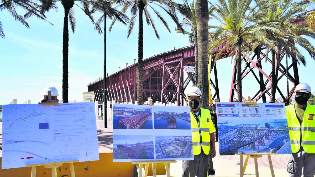 Proyecto preparado para las explicaciones al ministro Ábalos con el Cargadero del Mineral de fondo