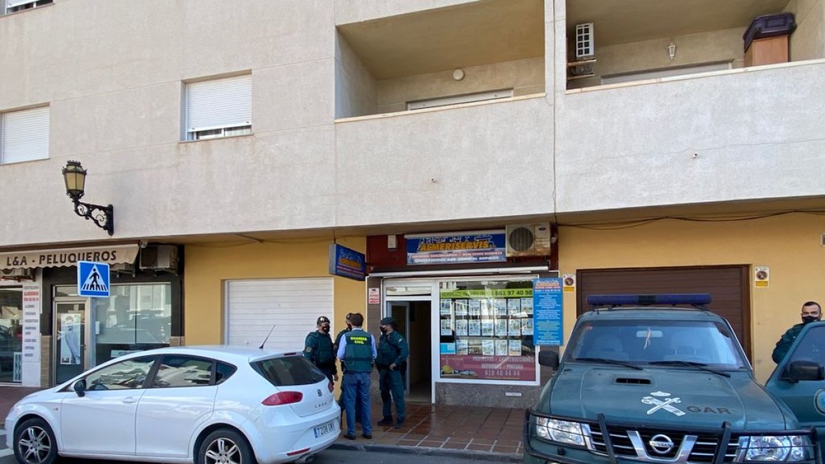 Imagen captada en Almerimar durante la macrooperación.