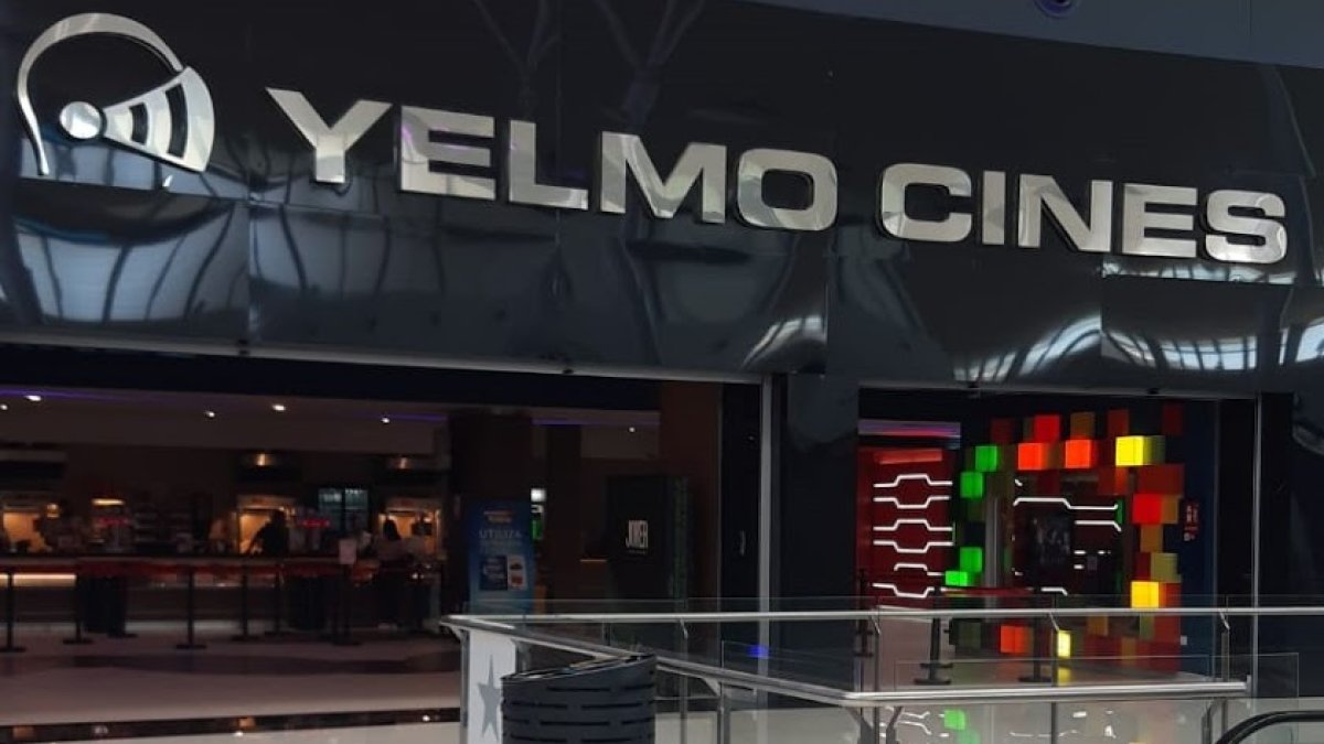 Exterior de los cines Yelmo del Centro Comercial Torrecárdenas.