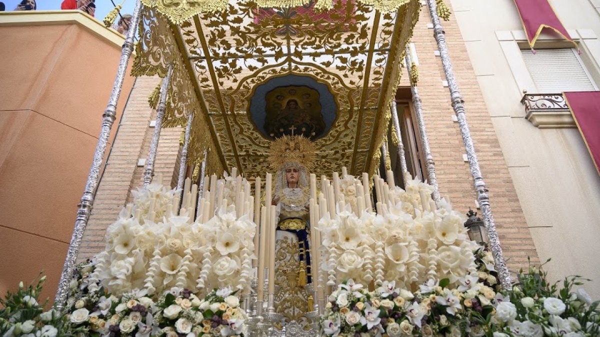 María Santísima de Los Ángeles, en un Domingo de Ramos de los de siempre.