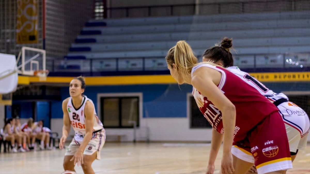 Las jugadoras almerienses acabaron con una victoria la temporada.