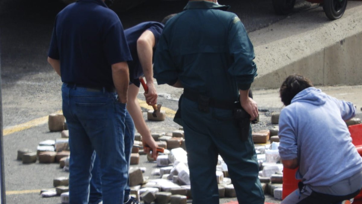 Descarga del hachís en el Puerto de Almería