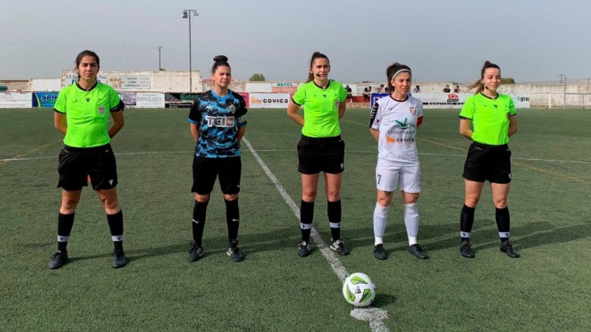 Anita París, capitana del equipo rojiblanco, antes del partido.