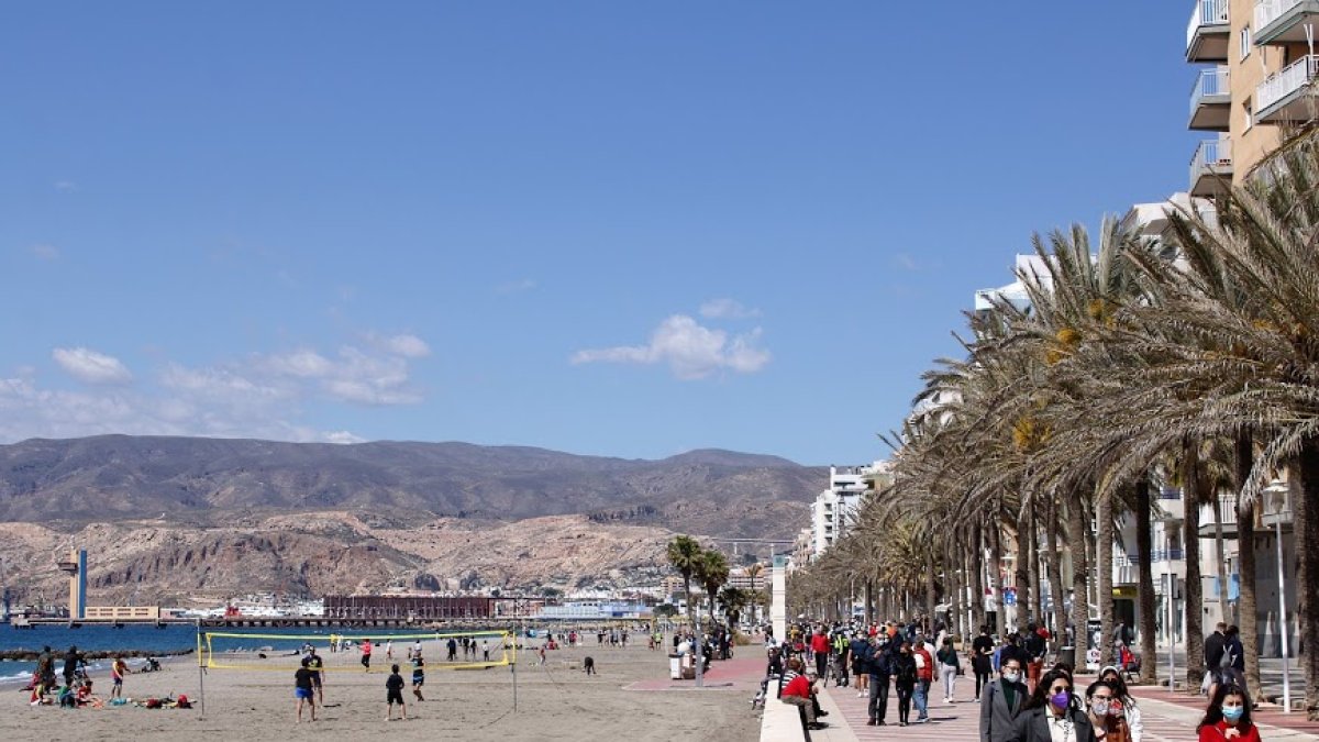 El Paseo Marítimo de Almería es siempre una de las opciones preferidas por los ciudadanos.