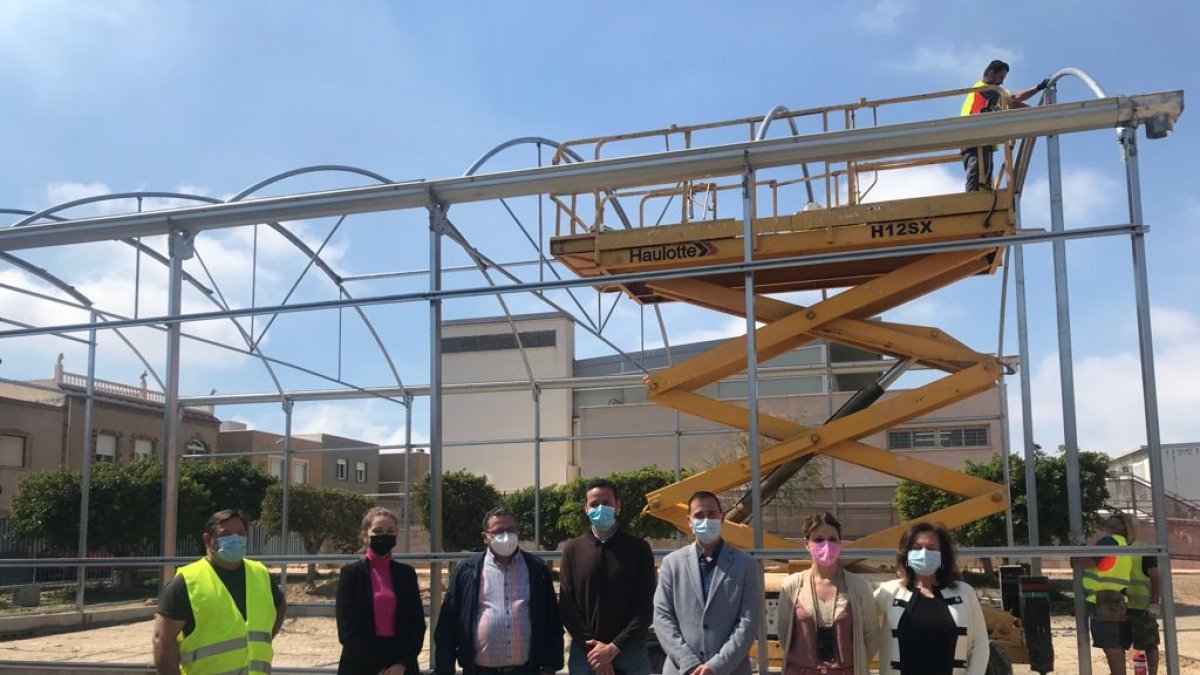 La construcción del invernadero ya está en marcha.