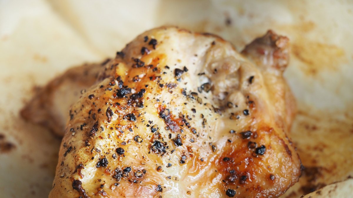 El pollo al horno destaca en nuestro menú de hoy martes.