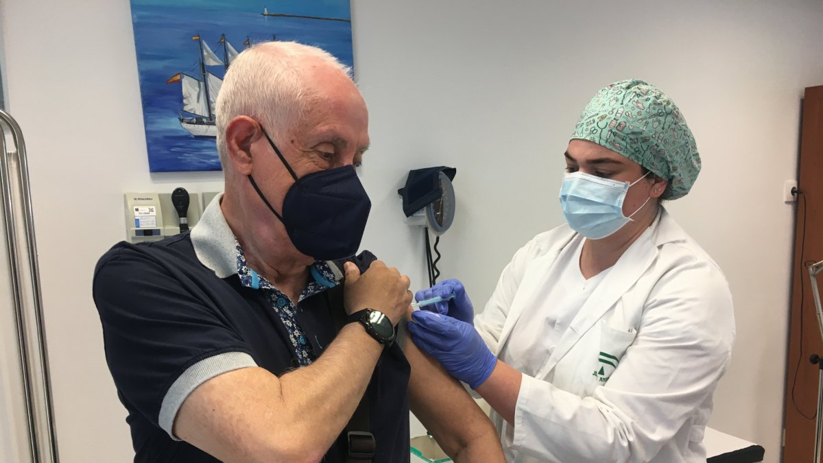 Vacunación en el Centro de Salud Mediterráneo de la capital.