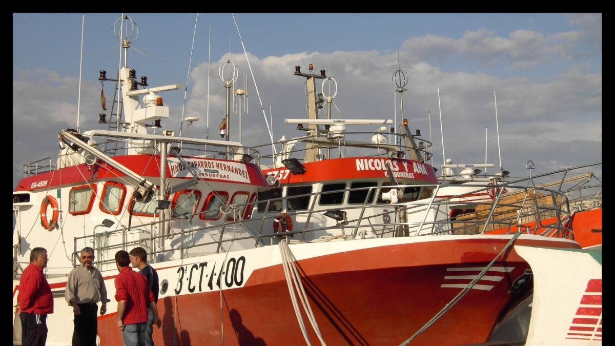 Barcos amarrados en el Puerto de Carboneras.