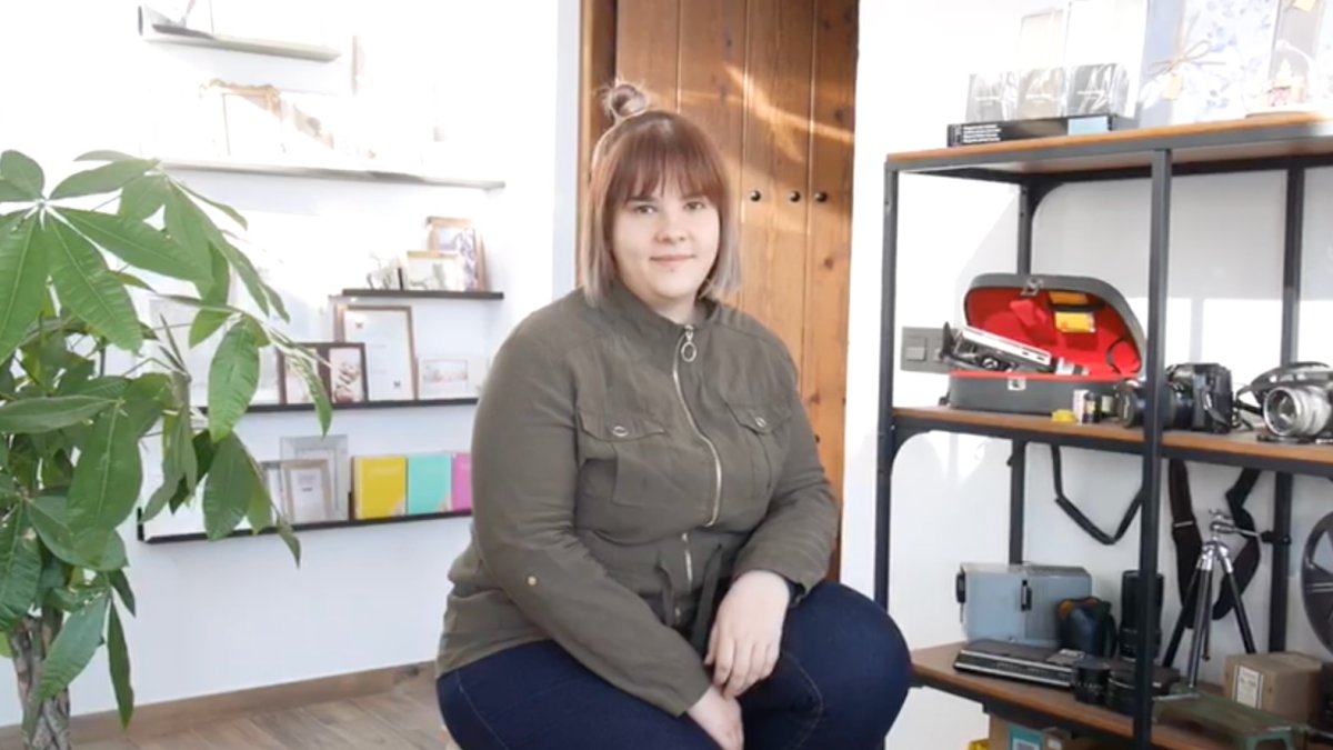 Minerva G. Ibáñez en su estudio fotográfico.