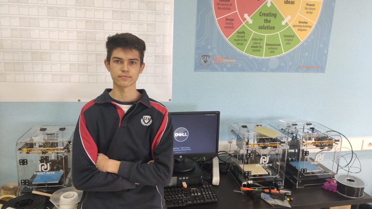 Andrey Parrilla Prokopyev en una de las aulas de tecnología del SEK Alborán.