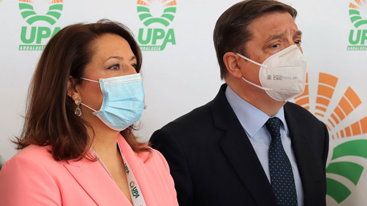 Carmen Crespo y Luis Planas, ayer.