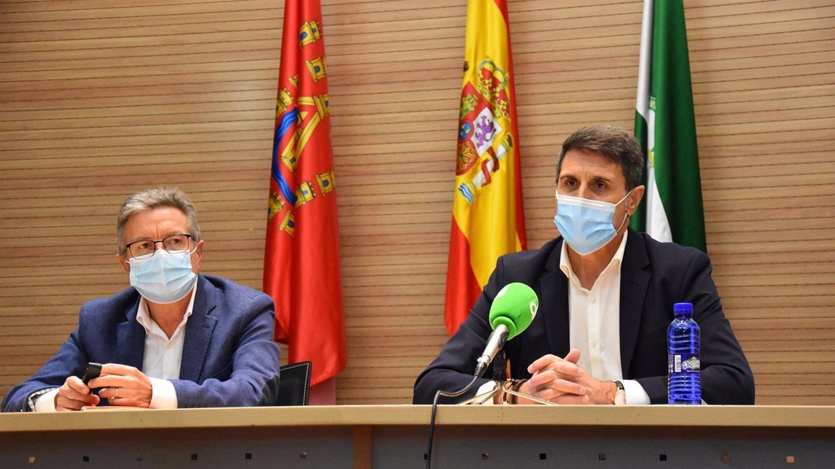 Pedro Fernández, a la derecha de la imagen, ha dado positivo.