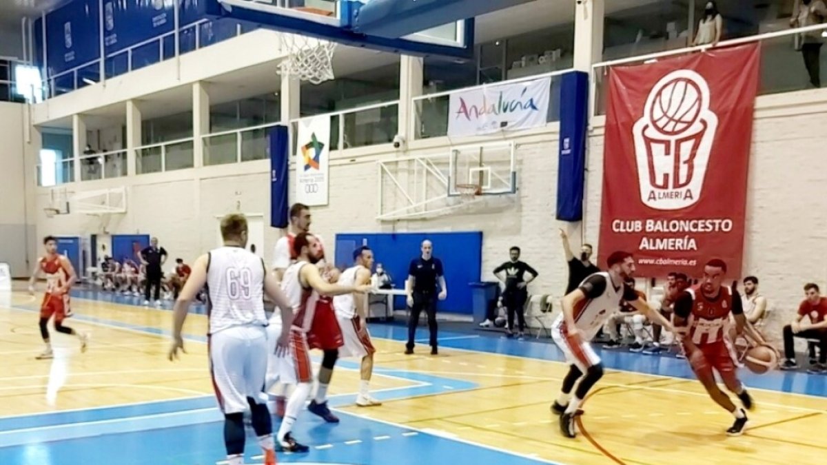 Los jugadores rojillos hacen los deberes y toca esperar.