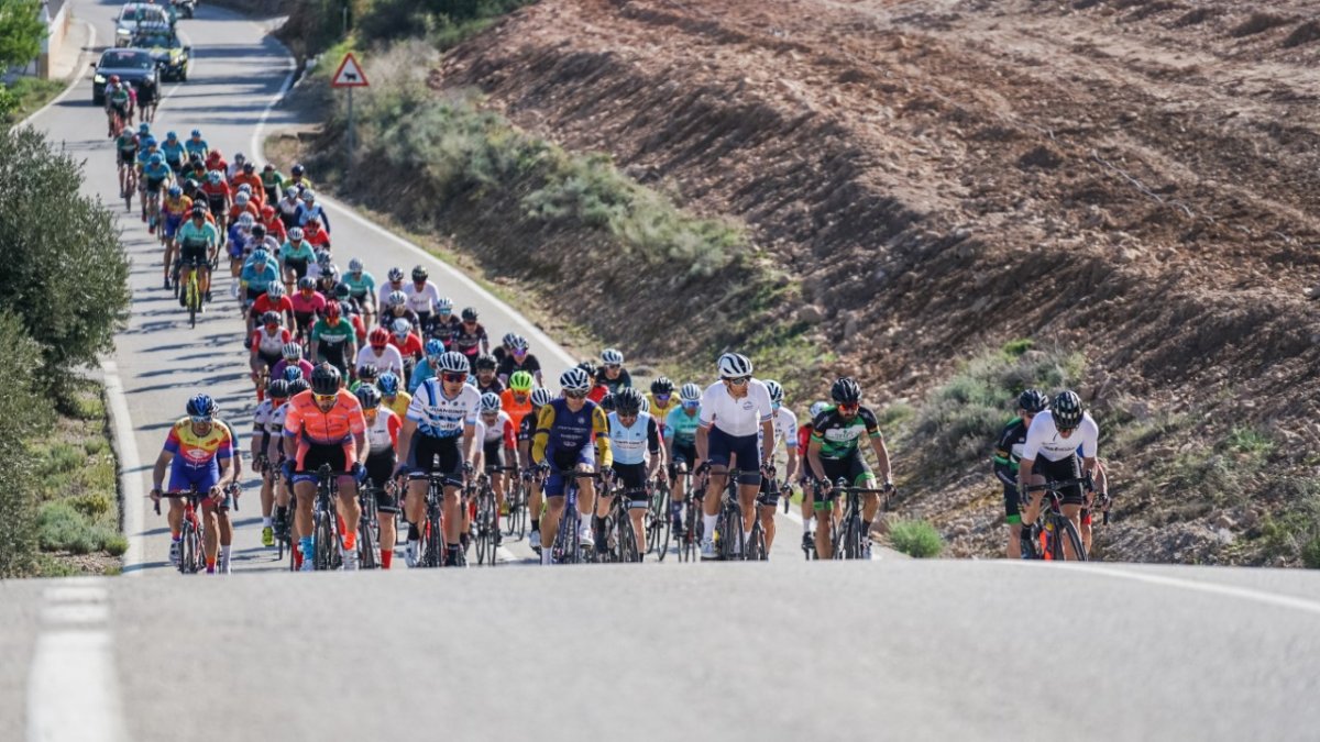 Todo preparado para una gran carrera ciclista.