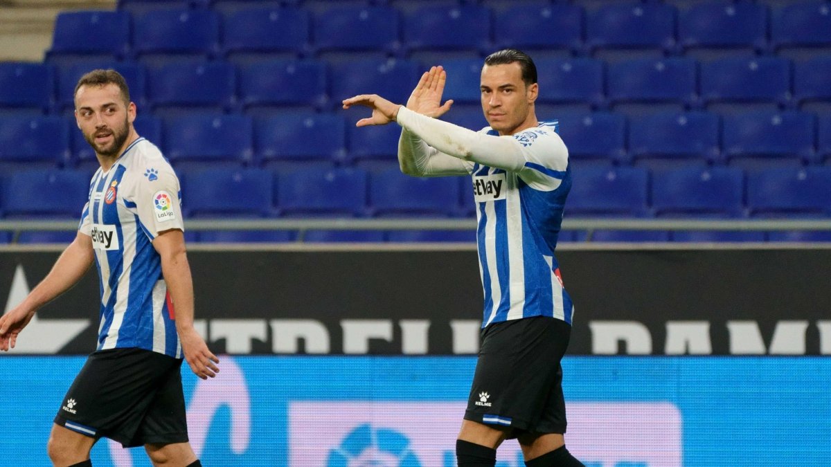 De Tomás celebrando el segundo gol ante el Almería en el RCDE Stadium.