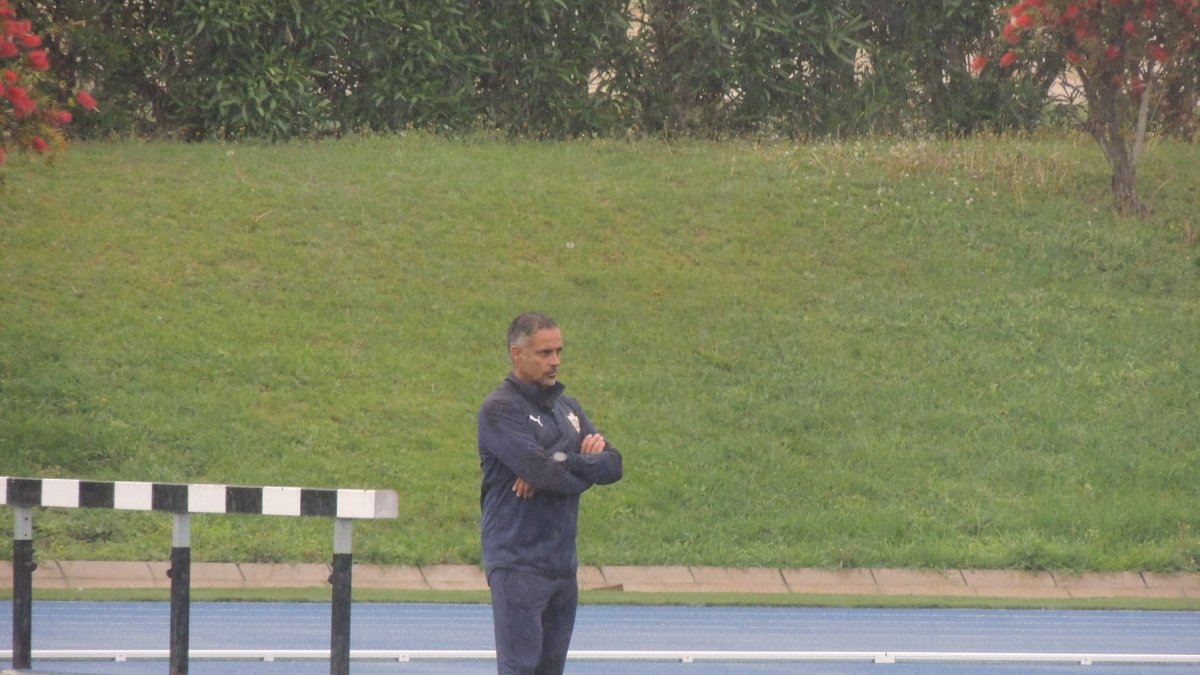 José Gomes bajo la lluvia en el entrenamiento del pasado jueves.